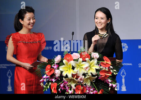 La actriz china Zhang Ziyi, derecha, habla durante una ceremonia de disparo para Jackie Chans nueva película en Beijing, China, 17 de abril de 2014. Hong Kongs Daniel