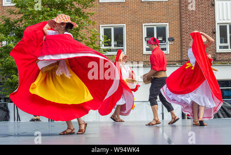 Bailarines de Costa Rica Billingham actuarán en el festival internacional de danzas del mundo. Foto de stock