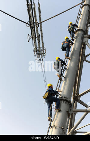 Comprobación y reparación de electricistas chino UHV (ultra alta ...