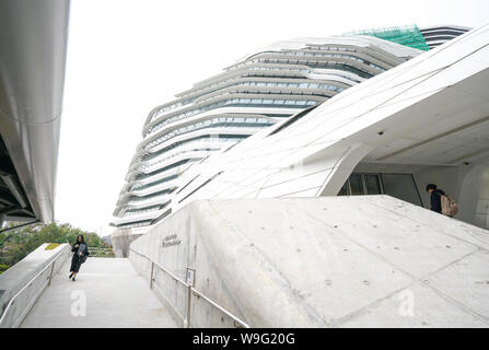 Hong Kong-15th Marzo 2018: La Escuela de Diseño Polyu Jockey Club Torre Innovación en Hong Kong. Es diseñada por Zaha Hadid.