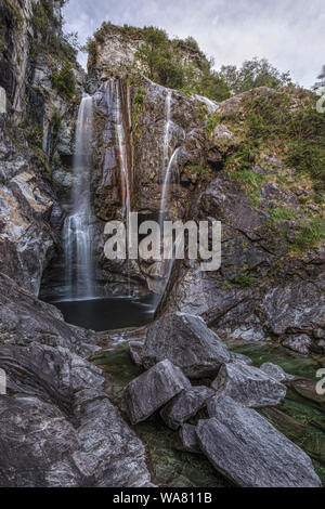 Cascata del Salto, Maggia, Tesino, Suiza, Europa Foto de stock