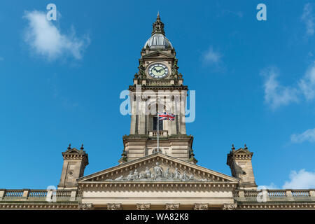 La sección superior de Bolton Ayuntamiento situado en la Plaza Victoria, Bolton, Lancashire, Reino Unido.