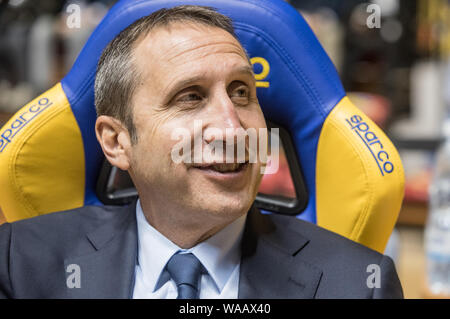 David Blatt el head coach del Olympiakos tiene annucend para ser diagnosticado con esclerosis múltiple Primary-Progressive (PMP) en el Pireo en el Stadio della Foto de stock