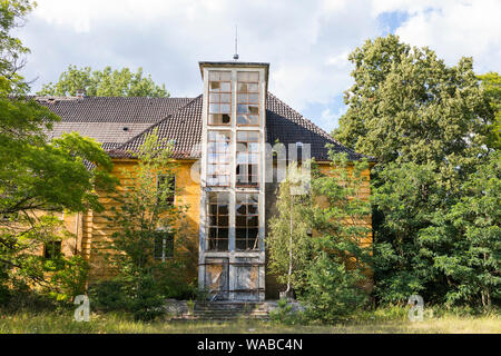 Antiguo cuartel del ejército histórico, construido por el ejército alemán, abandonadas por el ejército ruso en 1994 en Alemania