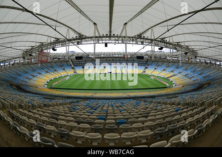Río de Janeiro, Brasil, 12 de septiembre de 2015. Estadio de Maracanã vacío antes del partido Flamengo vs. Fluminense por el campeonato brasileño de fútbol. Foto de stock