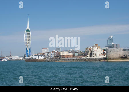 Portsmouth Harbour entrada visto desde el mar Foto de stock