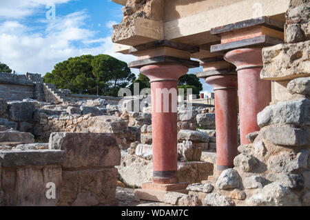 Un templo reconstruido parcialmente en el antiguo sitio de Knossos en Creta