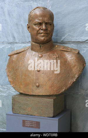 Un busto del mariscal soviético Georgy Zhukov (1896-1974) por Zair Azgur en el Museo de la Gran Guerra Patriótica de Belarús en Minsk, Belarús Foto de stock