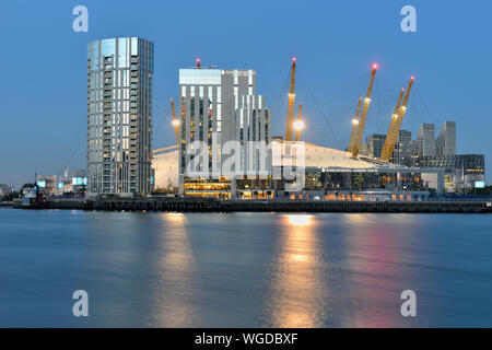 La península de Greenwich, el Hotel Intercontinental y Arora torre junto al O2 Arena, Greenwich, Londres SE10, Reino Unido