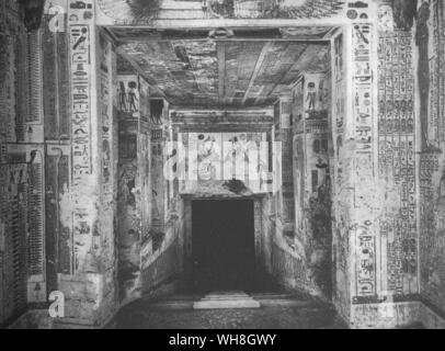 La entrada a la cámara funeraria de Ramsés VI (reinó 1142-1134 BC) en el Valle de los Reyes. De Tutankamón por Christiane Desroches Noblecourt, página 61. Foto de stock