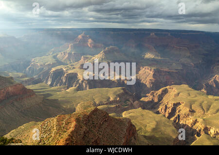 Paisaje erosionado en el Grand Canyon National Park South Rim, Estados Unidos Foto de stock