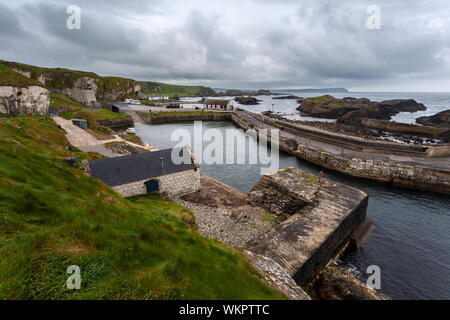 Ballintoy Harbour Co. de Antrim, Irlanda del Norte. La ubicación fue utilizado en el Juego de Tronos series Foto de stock