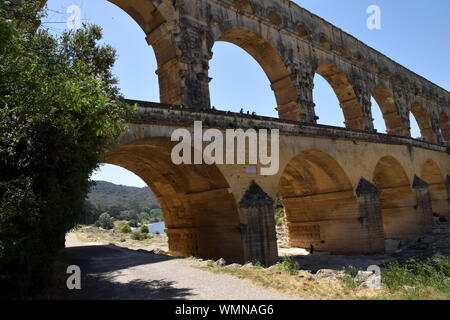Antiguo acueducto romano Pont du Gard, en el sur de Francia Foto de stock