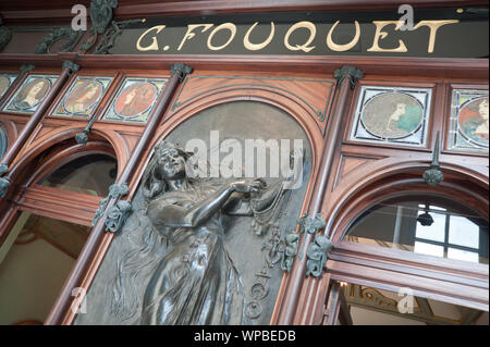 París, Musée Carnavalet, Boutique George Fouquet von Alphonse Mucha - Paris, Musée Carnavalet, reconstrucción de la Boutique George Fouquet por Alphon Foto de stock