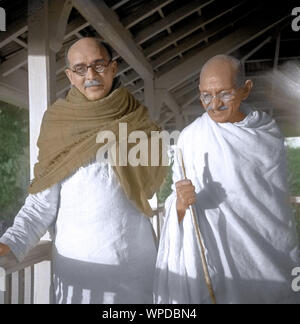 Mahadev Desai y Mahatma Gandhi, Surat, Gujarat, India, Asia, enero de 1939 Foto de stock