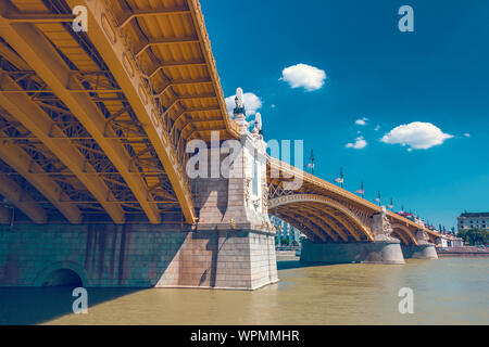 Puente Margarita de Budapest sobre el río Danubio en Hungría Foto de stock
