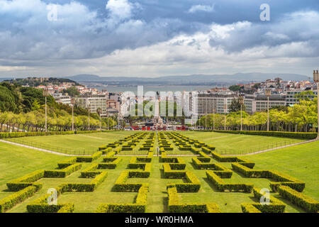 Lisboa, Portugal, el perfil de la ciudad en el Parque Eduardo VII. Foto de stock