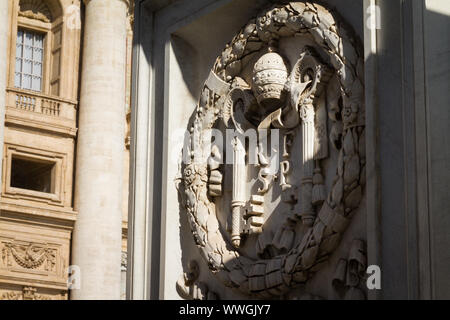 Vaticano. emblema 'Reverendo Fabric de San Pedro' Foto de stock
