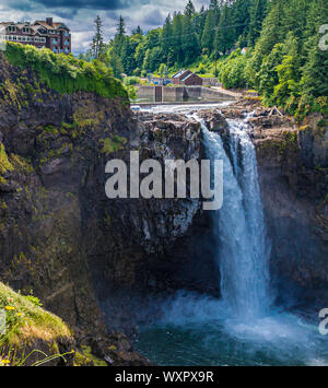 Vista de Snoqualmie Falls, cerca de Seattle, en el Noroeste del Pacífico Foto de stock
