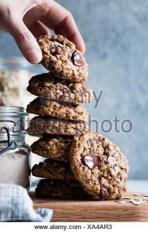 Los copos de avena galletas con trocitos de chocolate.