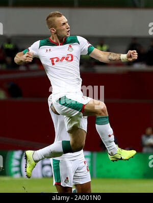 Leverkusen, Allemagne. 18 Sep, 2019. Dmitri Barinov de Moscou célèbre après avoir marqué au cours de l'UEFA Champions league groupe D match de foot entre Bayer 04 Leverkusen et FC Lokomotiv Moscou à Leverkusen, Allemagne, 18 septembre 2019. Credit : Joachim Bywaletz/Xinhua Banque D'Images