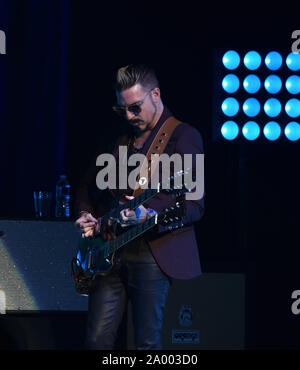 17 septembre 2019, à Norfolk, Virginie, USA : Rival Sons amène le rock à la foule à Chrysler Hall le 18 septembre 2019 à Norfolk, en Virginie. ..Photo ..Â©Jeff Moore 2019 (Crédit Image : © Jeff Moore/Zuma sur le fil) Banque D'Images