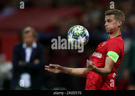 Leverkusen, Allemagne. 18 Sep, 2019. Sven Bender de Leverkusen contrôle la balle au cours de l'UEFA Champions League GROUPE D match entre le Bayer Leverkusen et le Lokomotiv Moscou au BayArena.(Score final : Bayer Leverkusen 1-2 Lokomotiv Moskva) Credit : SOPA/Alamy Images Limited Live News Banque D'Images