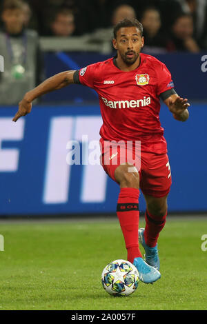 Leverkusen, Allemagne. 18 Sep, 2019. Karim Bellarabi de Leverkusen contrôle la balle au cours de l'UEFA Champions League GROUPE D match entre le Bayer Leverkusen et le Lokomotiv Moscou au BayArena.(Score final : Bayer Leverkusen 1-2 Lokomotiv Moskva) Credit : SOPA/Alamy Images Limited Live News Banque D'Images