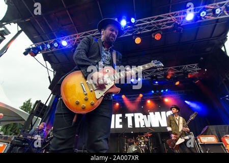 Groupe canadien The Trews effectuant à l'inaugural Summerset Music & Arts Festival à Fort Langley de Langley, C.-B., le 30 août 2019 Banque D'Images