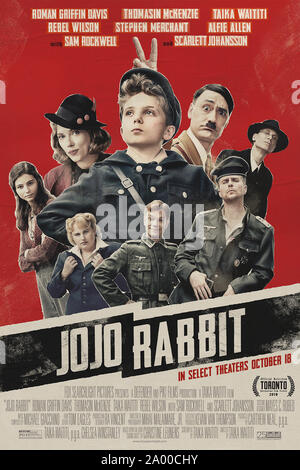 DATE DE SORTIE : Octobre 18, 2019 Title : Jojo Rabitt STUDIO : 20th Century Fox Taika Waititi Directeur : RÉSUMÉ : un jeune garçon dans les armées d'Hitler découvre sa mère se cache un garçon juif dans leur maison. Avec : l'art de l'affiche. (Crédit Image : © Twentieth Century Fox/photos) Banque D'Images