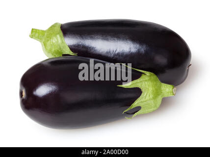 Aubergines fraîches isolées sur fond blanc avec clipping path Banque D'Images