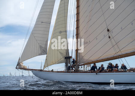 Imperia, Italie - 7 septembre 2019 : Le voilier Tuiga, vaisseau amiral du Yacht Club de Monaco, au cours de compétition au Golfe de La Spezia. Créé en 1986, le Banque D'Images