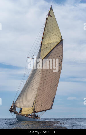 Imperia, Italie - 7 septembre 2019 : Le voilier Tuiga, vaisseau amiral du Yacht Club de Monaco, au cours de compétition au Golfe de La Spezia. Créé en 1986, le Banque D'Images