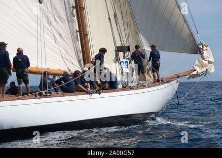 Imperia, Italie - 7 septembre 2019 : Le voilier Tuiga, vaisseau amiral du Yacht Club de Monaco, au cours de compétition au Golfe de La Spezia. Créé en 1986, le Banque D'Images