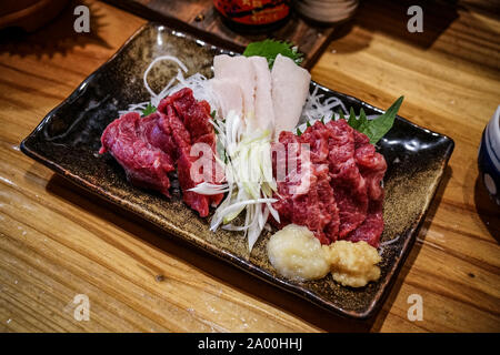 Basashi, tranches de matières de la viande de cheval, plat traditionnel de Yamanashi, Japon Banque D'Images