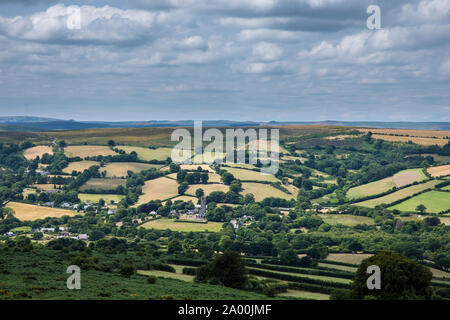 Une spectaculaire vue sur le Dartmoor dans le Devon pittoresque dans le sud de l'Angleterre, Royaume-Uni Banque D'Images