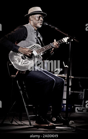 Keb' Mo' live au Festival BlackBlue. Banque D'Images