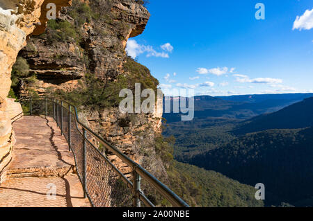 Les voies de passage des montagnes bord de la falaise. Wentworth Falls, Blue Mountains National Park, New South Wales, Australie Banque D'Images