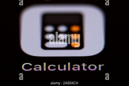 17 septembre 2019, Hessen, Rüsselsheim : Illustration - l'icône Calculatrice Apple peut être vu sur un écran de smartphone. Photo : Silas Stein/dpa Banque D'Images
