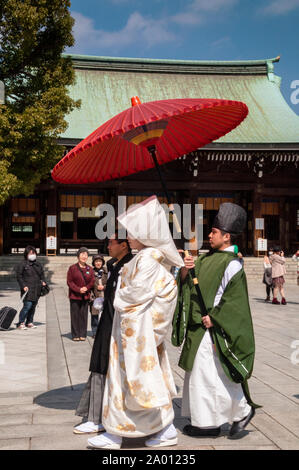 Mariage shinto au sanctuaire shinto Meiji à Tyoko, Japon. Banque D'Images