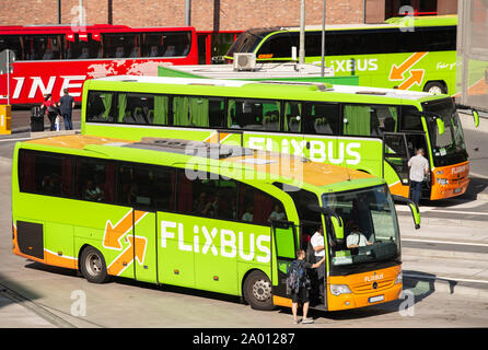 Flixbusses à la station de bus dans la région de Frankfurt am Main à la Stuttgarter Straße 26 Banque D'Images