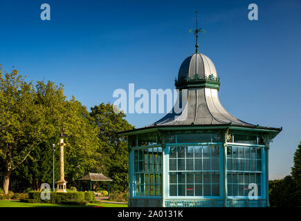 Le Yorkshire, UK, Sheffield, Weston Park, du kiosque et Godfrey Sykes monument Banque D'Images