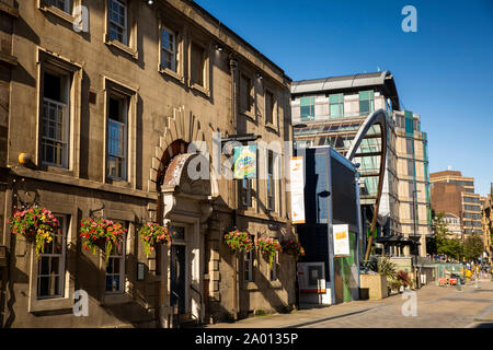 Le Yorkshire, UK, Sheffield, Surrey Street, le diplômé pub et jardin d'hiver Banque D'Images