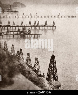 La dernière version de l'ingénierie et de la technologie des années 30 : puits de pétrole, construit plus, et moins, la mer de Santa Barbara, Californie, USA. Banque D'Images