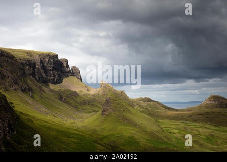 Vue depuis le point de départ de la marche, au nord de Quiraing Portree, Isle of Sky. Banque D'Images