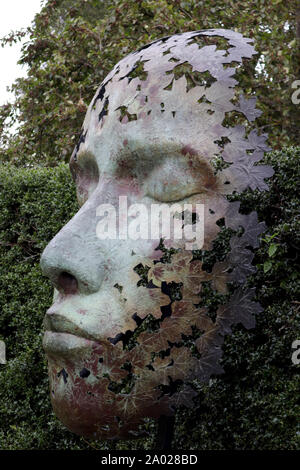 Sculpture appelée Leaf Spirit par Simon Gudgeon dans Kew Gardens Richmond London Banque D'Images