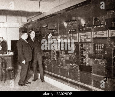 La dernière version de l'ingénierie et de la technologie des années 30 : un film sonore rack d'amplification, une partie de la masse du matériel scientifique à Elstree film studios. Banque D'Images