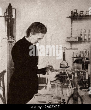 La dernière version de l'ingénierie et de la technologie des années 1930 : Un portrait de Marie Curie ((1867-1934), polonais et français naturalisés-physicien et chimiste, qui a effectué des recherches sur la radioactivité. Elle a été la première femme à gagner un prix Nobel, est la seule femme à remporter le Prix Nobel deux fois, et est la seule personne à gagner le prix Nobel dans deux différents domaines scientifiques. Banque D'Images