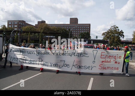 Berlin, Allemagne. 19 Sep, 2019. De nombreux employés de Siemens manifester contre la réduction prévue de plusieurs centaines d'emplois. Credit : Jörg Carstensen/dpa/Alamy Live News Banque D'Images