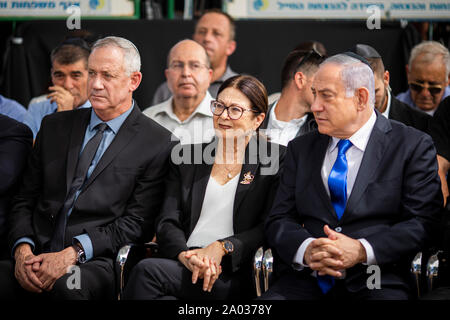 Jérusalem. 19 Sep, 2019. (L-R) chef du parti bleu et blanc Benny Gantz, juge en chef de la Cour suprême de l'Israe Esther Hayut, et le Premier ministre israélien Benjamin Netanyahu assister à une cérémonie commémorative pour la fin Le président israélien Shimon Peres au mont Herzl. Credit : Ilia Efimovitch/dpa/Alamy Live News Banque D'Images